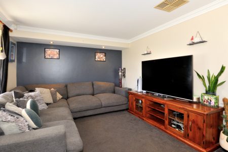 4 Rattan Cove, WARNBRO, WA 6169 AUS
