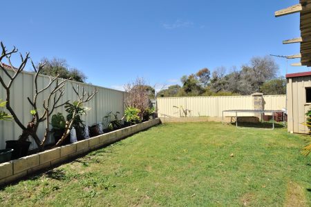 4 Rattan Cove, WARNBRO, WA 6169 AUS