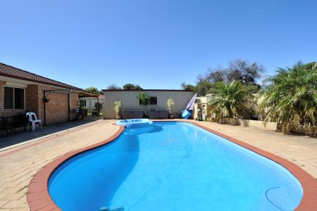 4 Rattan Cove, WARNBRO, WA 6169 AUS