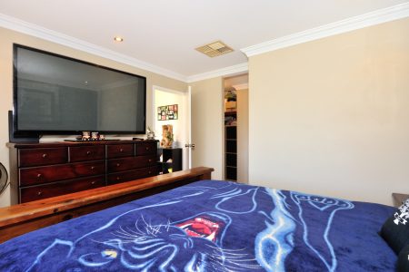 4 Rattan Cove, WARNBRO, WA 6169 AUS