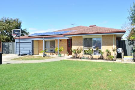 4 Rattan Cove, WARNBRO, WA 6169 AUS