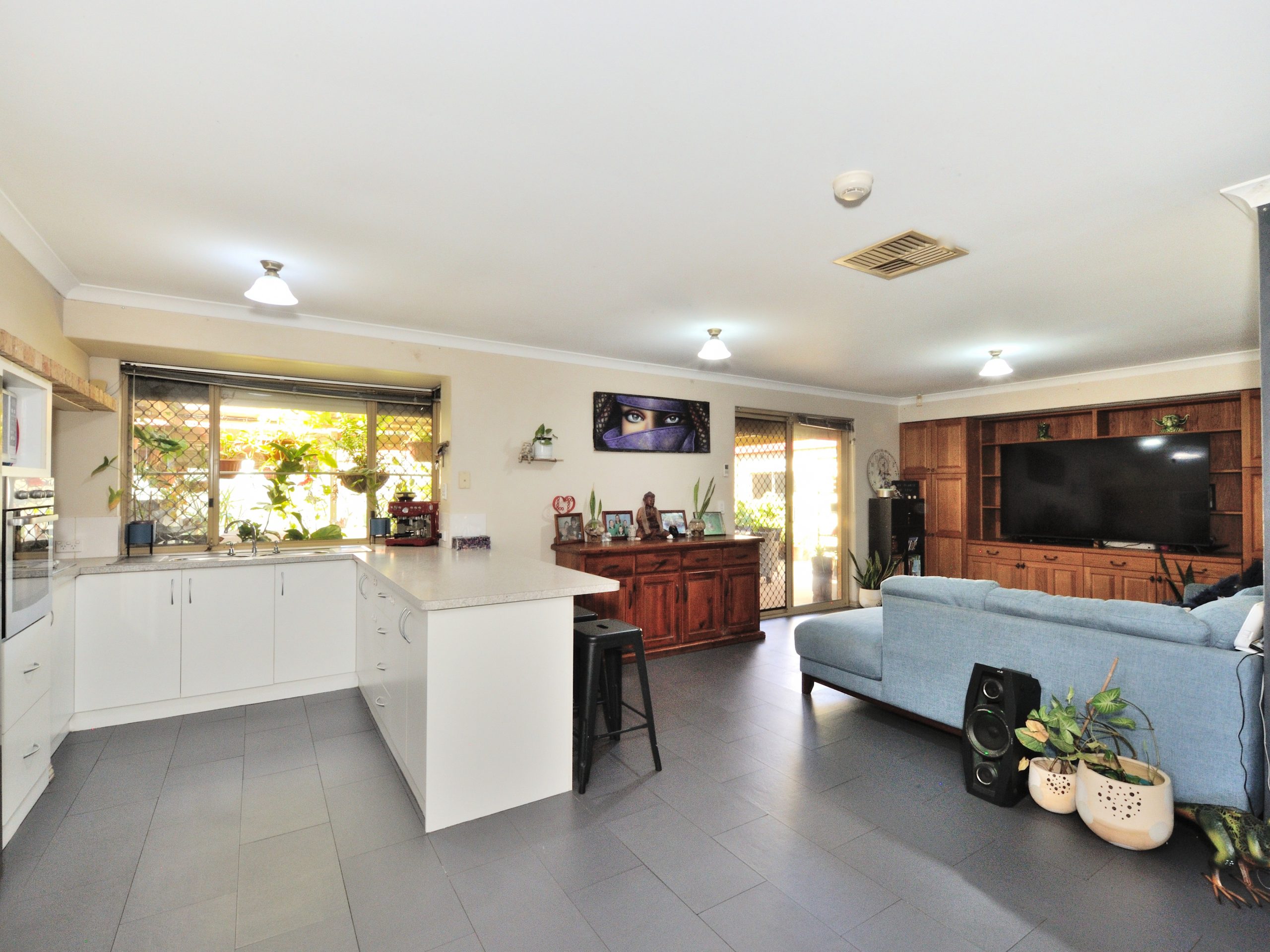 4 Rattan Cove, WARNBRO, WA 6169 AUS