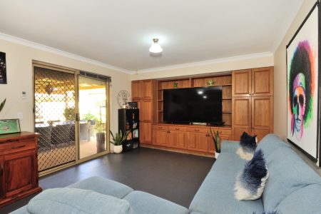 4 Rattan Cove, WARNBRO, WA 6169 AUS