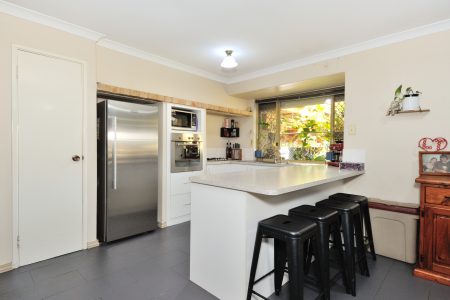 4 Rattan Cove, WARNBRO, WA 6169 AUS
