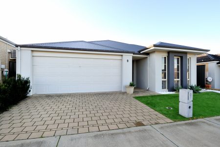 9 Greenock Road, BALDIVIS, WA 6171 AUS
