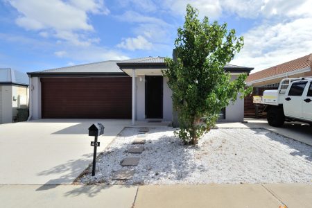 43 Gemstone Parade, WELLARD, WA 6170 AUS