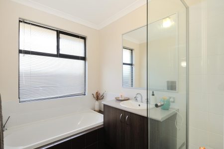 43 Gemstone Parade, WELLARD, WA 6170 AUS