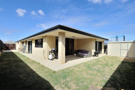 43 Gemstone Parade, WELLARD, WA 6170 AUS