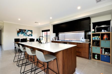 42 Jamison Grove, WELLARD, WA 6170 AUS
