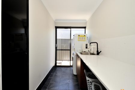 42 Jamison Grove, WELLARD, WA 6170 AUS
