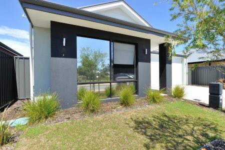 42 Jamison Grove, WELLARD, WA 6170 AUS