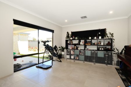 42 Jamison Grove, WELLARD, WA 6170 AUS
