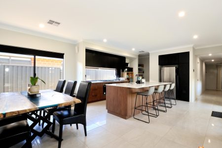 42 Jamison Grove, WELLARD, WA 6170 AUS