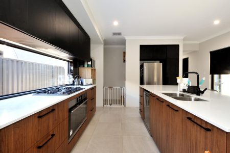42 Jamison Grove, WELLARD, WA 6170 AUS