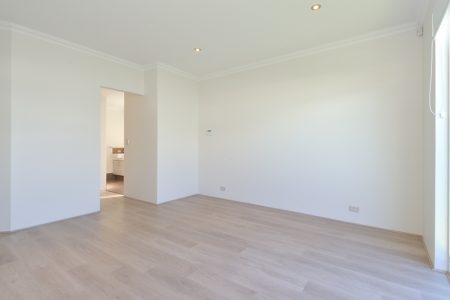 18 Hazewinkel Gardens, CHAMPION LAKES, WA 6111 AUS
