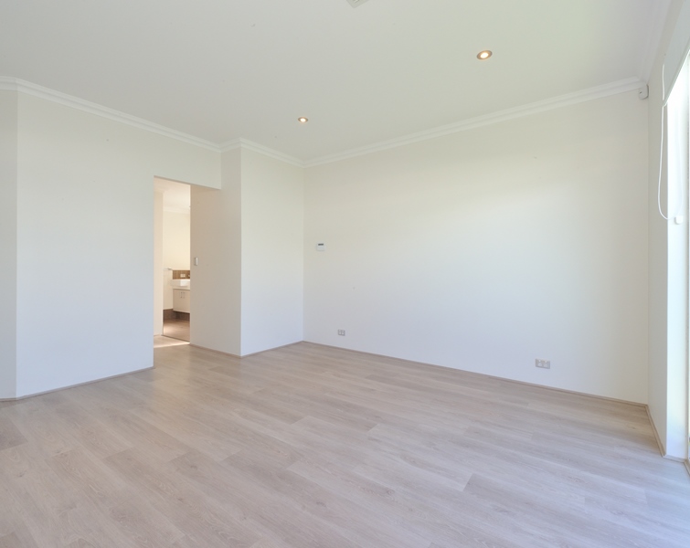 18 Hazewinkel Gardens, CHAMPION LAKES, WA 6111 AUS