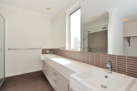 18 Hazewinkel Gardens, CHAMPION LAKES, WA 6111 AUS