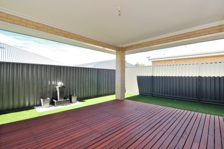 18 Hazewinkel Gardens, CHAMPION LAKES, WA 6111 AUS