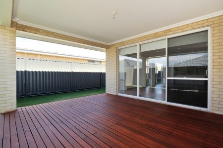 18 Hazewinkel Gardens, CHAMPION LAKES, WA 6111 AUS