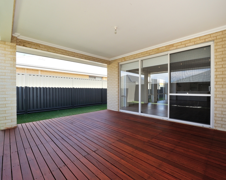18 Hazewinkel Gardens, CHAMPION LAKES, WA 6111 AUS