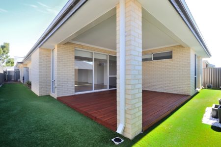 18 Hazewinkel Gardens, CHAMPION LAKES, WA 6111 AUS