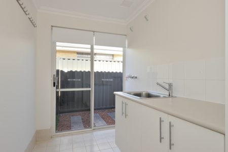 18 Hazewinkel Gardens, CHAMPION LAKES, WA 6111 AUS