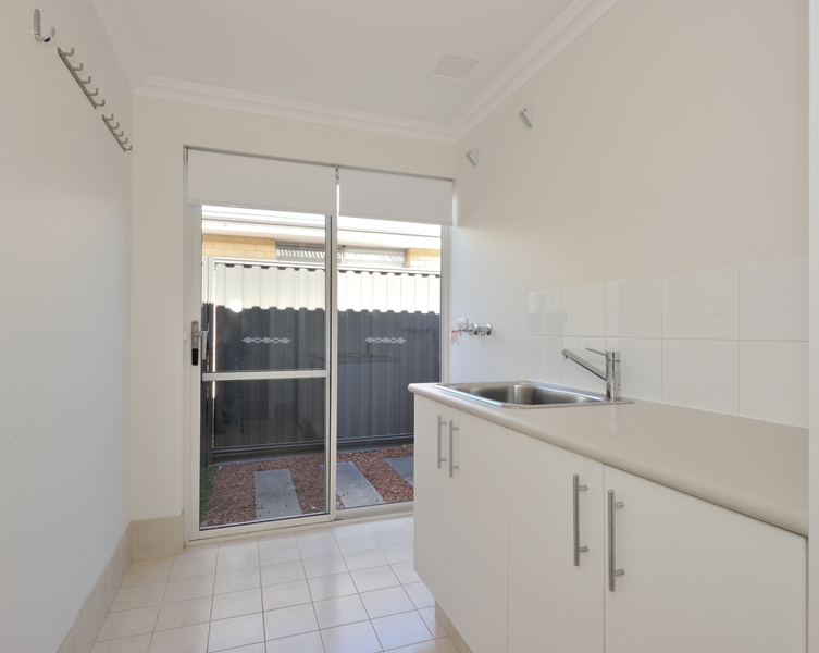 18 Hazewinkel Gardens, CHAMPION LAKES, WA 6111 AUS