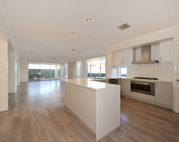 18 Hazewinkel Gardens, CHAMPION LAKES, WA 6111 AUS