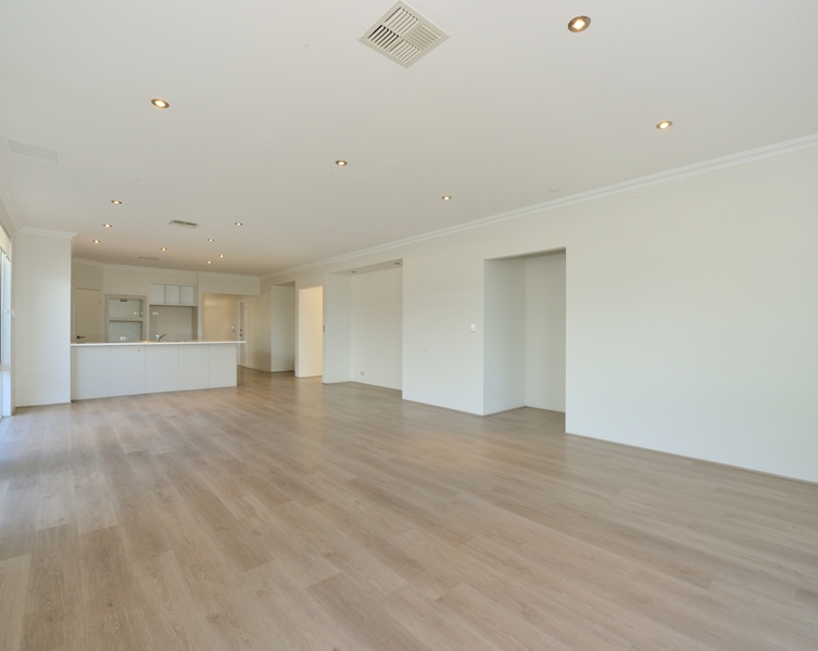 18 Hazewinkel Gardens, CHAMPION LAKES, WA 6111 AUS