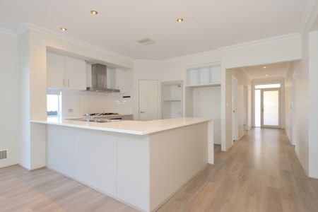 18 Hazewinkel Gardens, CHAMPION LAKES, WA 6111 AUS