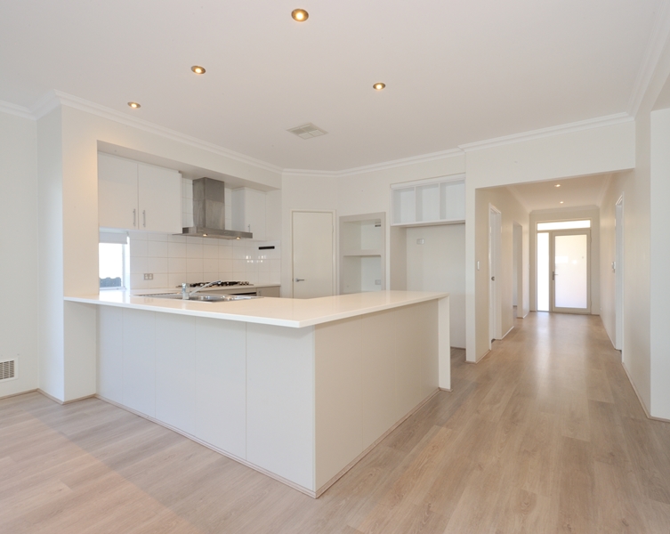 18 Hazewinkel Gardens, CHAMPION LAKES, WA 6111 AUS