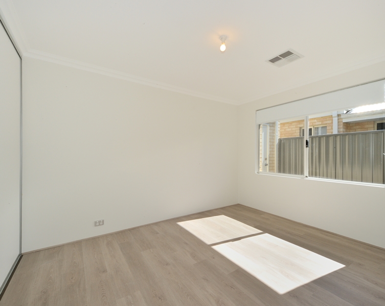 18 Hazewinkel Gardens, CHAMPION LAKES, WA 6111 AUS