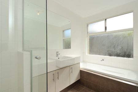 18 Hazewinkel Gardens, CHAMPION LAKES, WA 6111 AUS