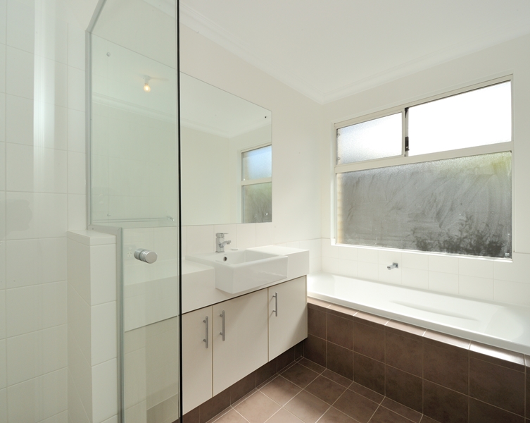 18 Hazewinkel Gardens, CHAMPION LAKES, WA 6111 AUS