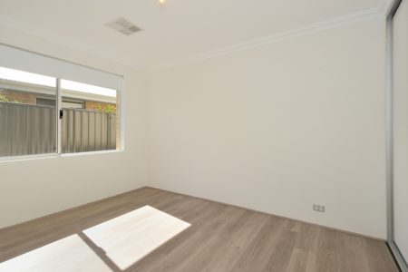 18 Hazewinkel Gardens, CHAMPION LAKES, WA 6111 AUS