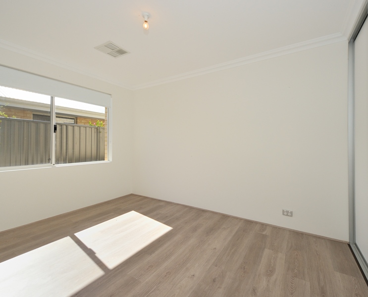 18 Hazewinkel Gardens, CHAMPION LAKES, WA 6111 AUS