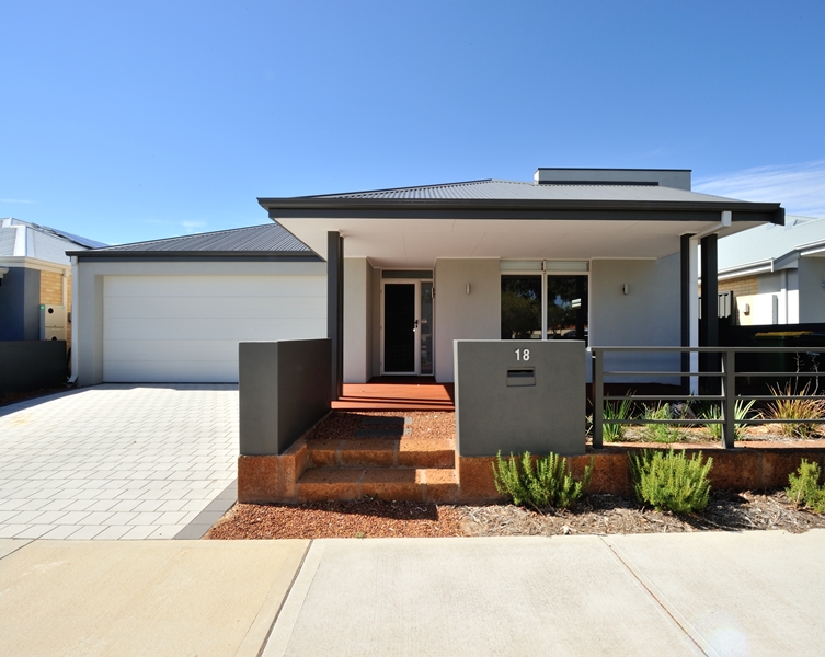 18 Hazewinkel Gardens, CHAMPION LAKES, WA 6111 AUS