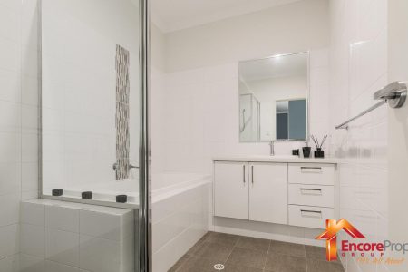 18/2 Louvre Way, BALDIVIS, WA 6171 AUS