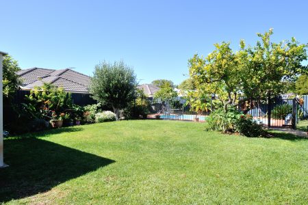 15 Hawkins Street, ROCKINGHAM, WA 6168 AUS