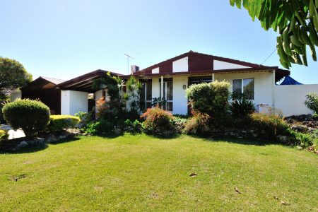 15 Hawkins Street, ROCKINGHAM, WA 6168 AUS