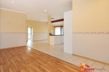 18 Porter Gardens, LEDA, WA 6170 AUS