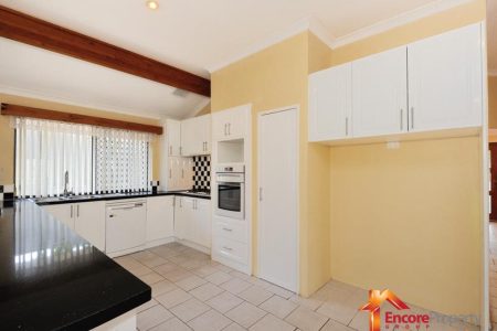 18 Porter Gardens, LEDA, WA 6170 AUS