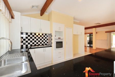 18 Porter Gardens, LEDA, WA 6170 AUS