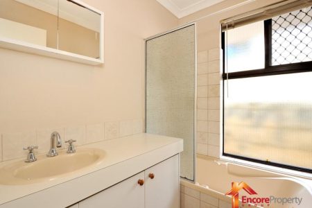 18 Porter Gardens, LEDA, WA 6170 AUS
