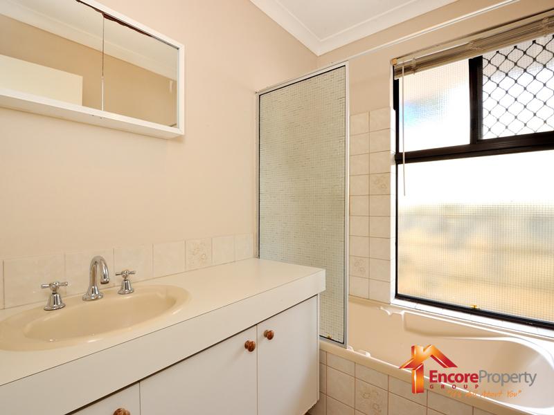 18 Porter Gardens, LEDA, WA 6170 AUS