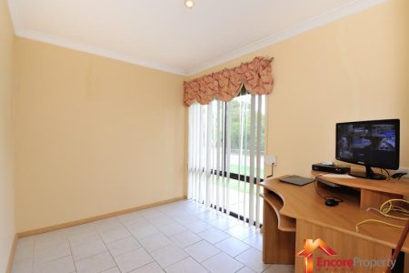 18 Porter Gardens, LEDA, WA 6170 AUS