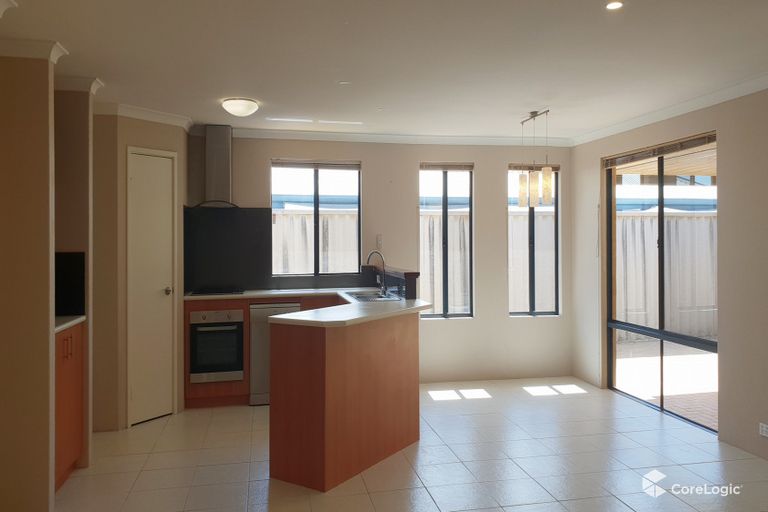 9 Dunster Way, ORELIA, WA 6167 AUS