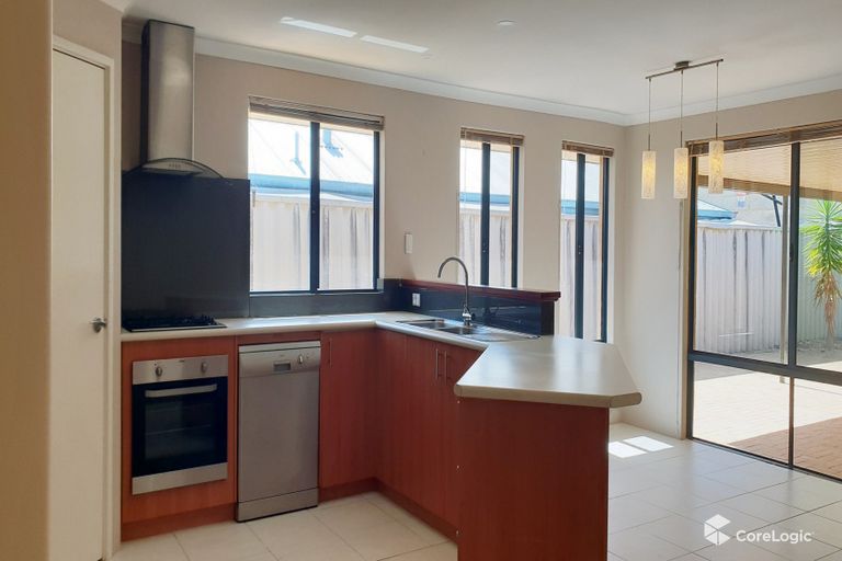 9 Dunster Way, ORELIA, WA 6167 AUS