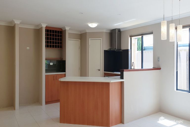 9 Dunster Way, ORELIA, WA 6167 AUS