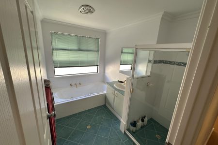 10 Rutherford Square, ORELIA, WA 6167 AUS
